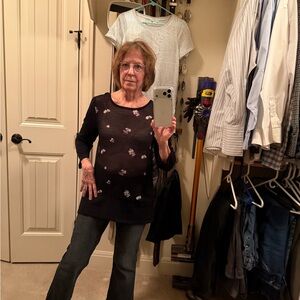 10/10$ Chic navy Floral Long Sleeve Top